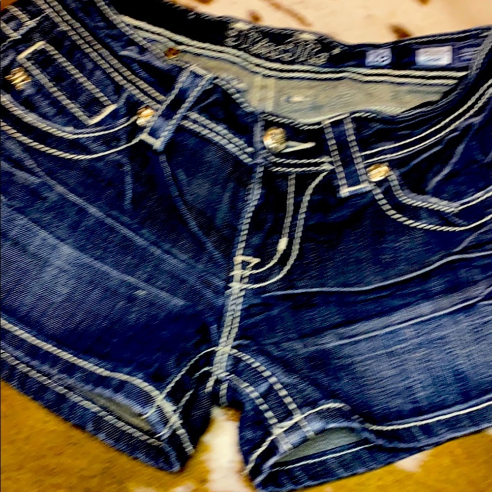 Miss Me Shorts. Dark Medium wash. Size 26